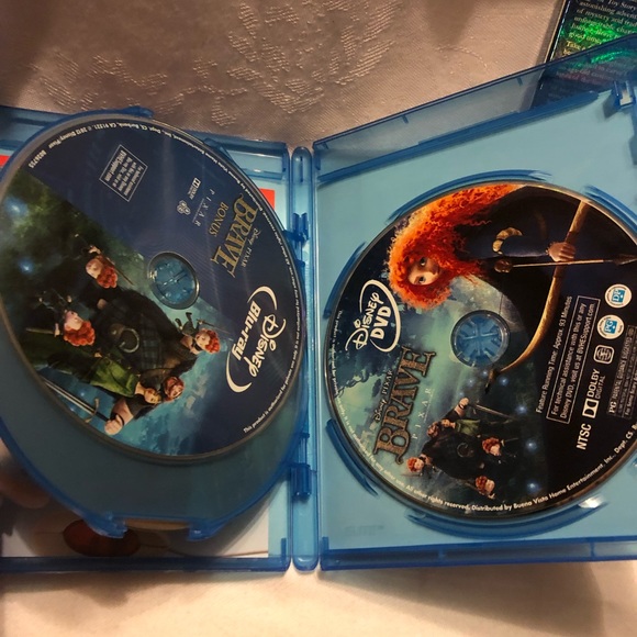 Brave Collectors Edition blue ray plus DVD bonus features 2012 - Picture 5 of 7